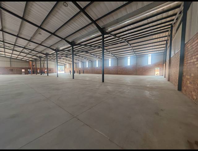 1,632M² WAREHOUSE TO LET IN AEROTON